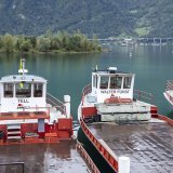 D'ici 2029, ces navires de transport vont déverser cinq millions de tonnes de gravats dans le lac d'Uri afin de créer un nouvel espace pour la faune et la flore. Les gravats proviennent du percement du 2e tube du tunnel routier du Gothard. KEYSTONE/URS FLUEELER